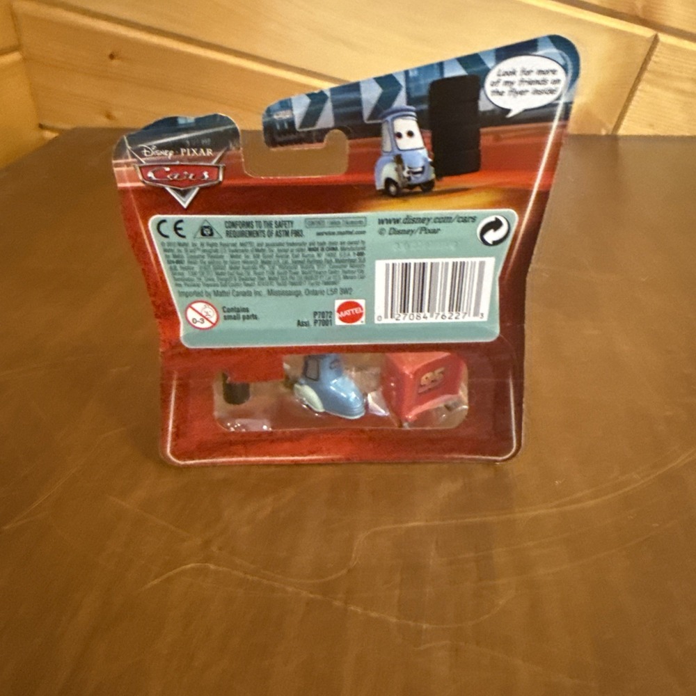 2010 Disney Cars Skyline Lenticular PIT CREW MEMBER GUIDO #34 - Picture 5 of 5